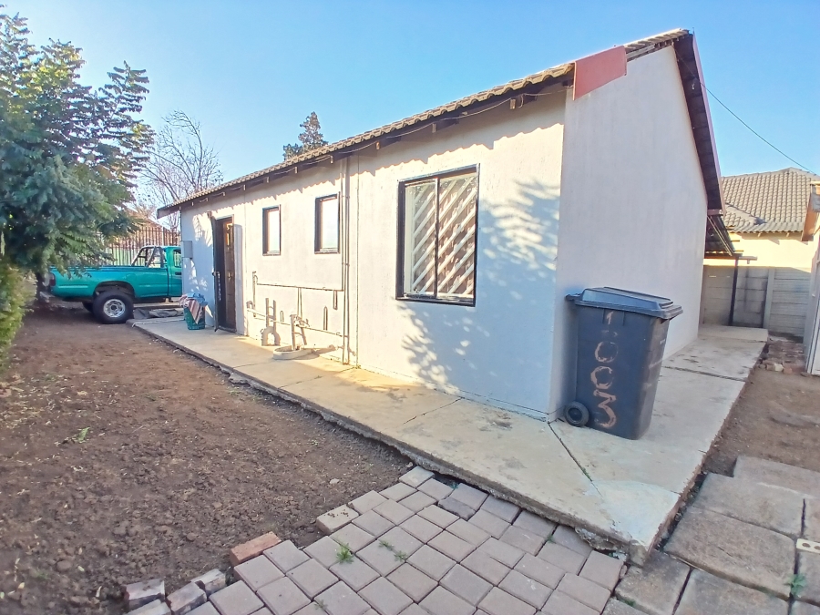 2 Bedroom Property for Sale in Lotus Gardens Gauteng