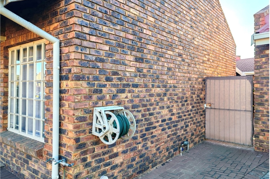 1 Bedroom Property for Sale in Three Rivers Gauteng