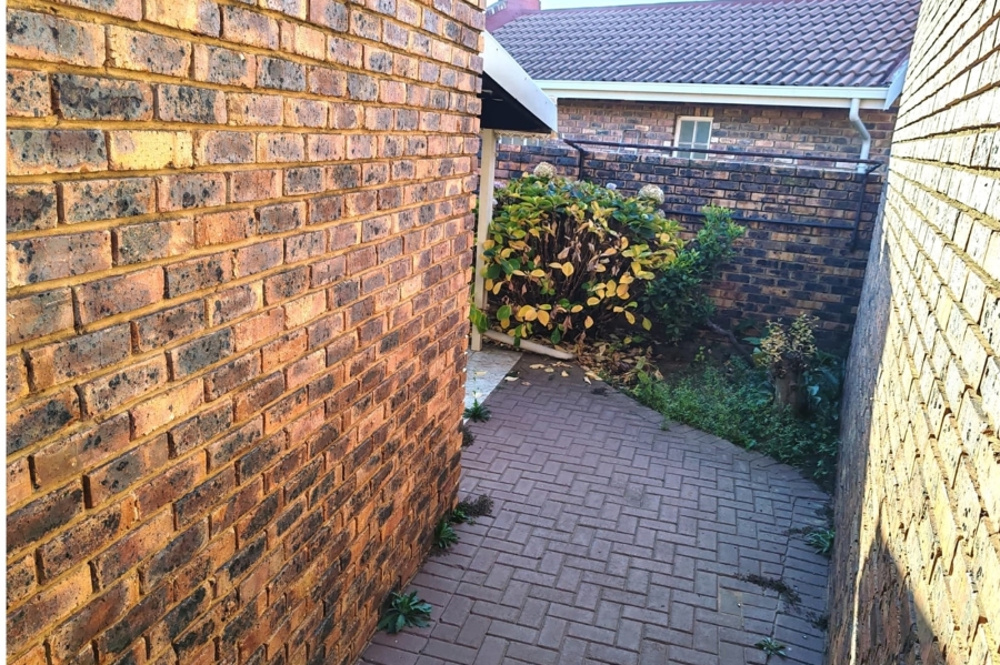 1 Bedroom Property for Sale in Three Rivers Gauteng