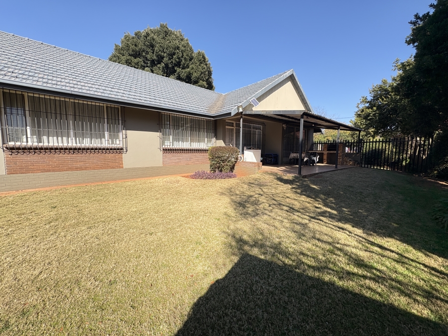 4 Bedroom Property for Sale in Florida Park Gauteng