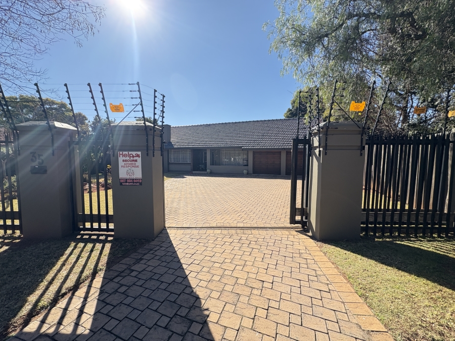 4 Bedroom Property for Sale in Florida Park Gauteng