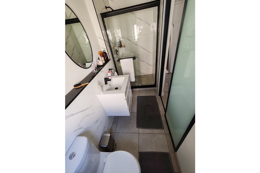 To Let 2 Bedroom Property for Rent in Waterfall Gauteng