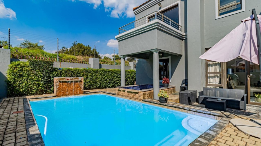 5 Bedroom Property for Sale in Woodmead Gauteng
