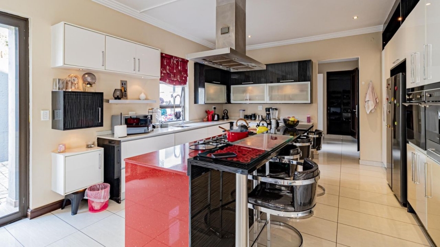 5 Bedroom Property for Sale in Woodmead Gauteng