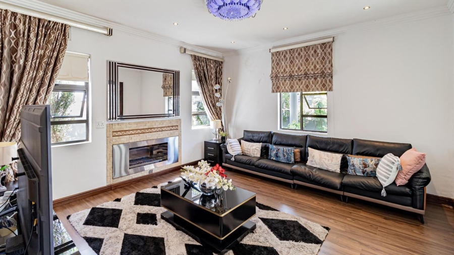 5 Bedroom Property for Sale in Woodmead Gauteng