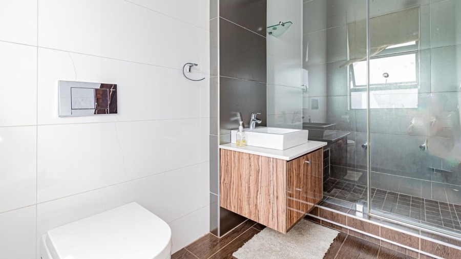 5 Bedroom Property for Sale in Woodmead Gauteng