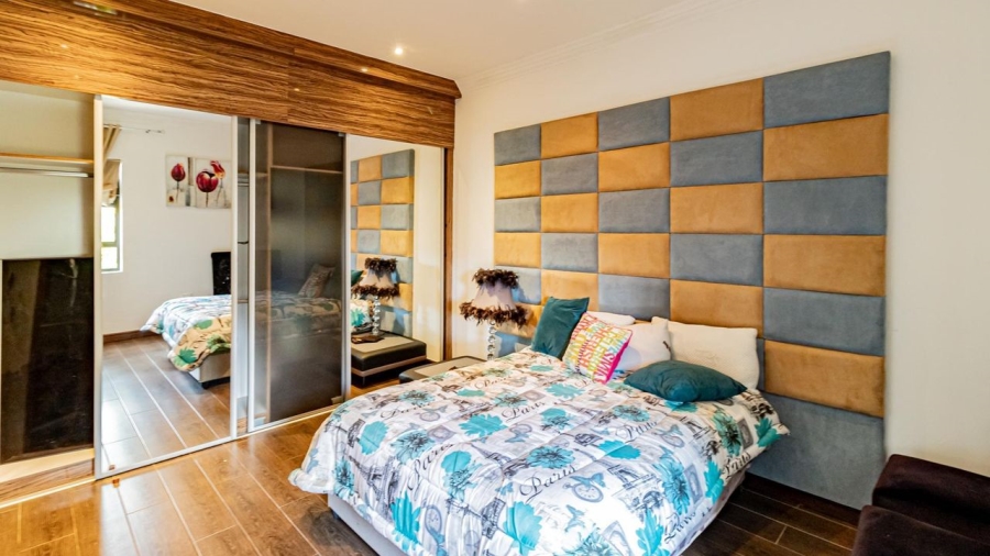 5 Bedroom Property for Sale in Woodmead Gauteng