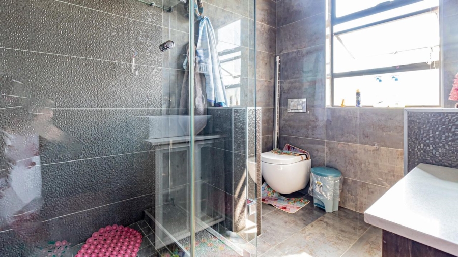 5 Bedroom Property for Sale in Woodmead Gauteng