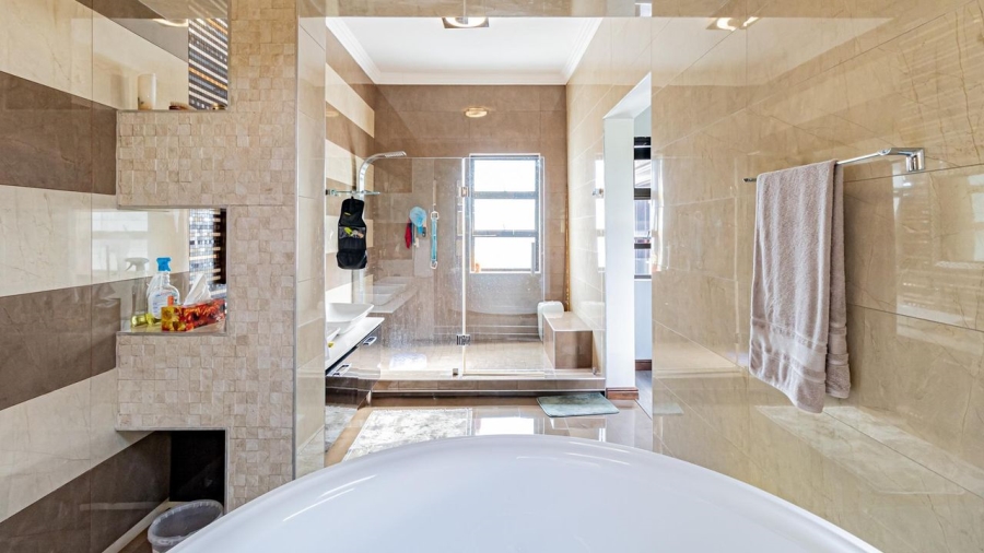 5 Bedroom Property for Sale in Woodmead Gauteng