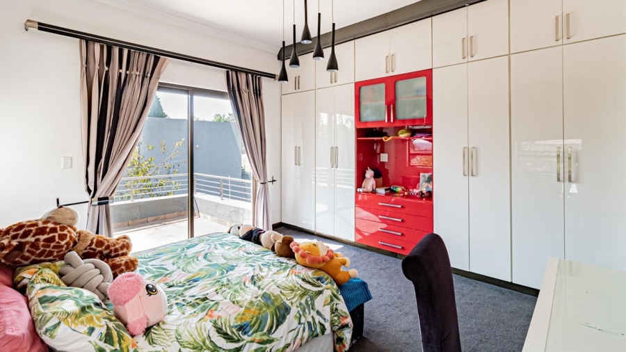 5 Bedroom Property for Sale in Woodmead Gauteng