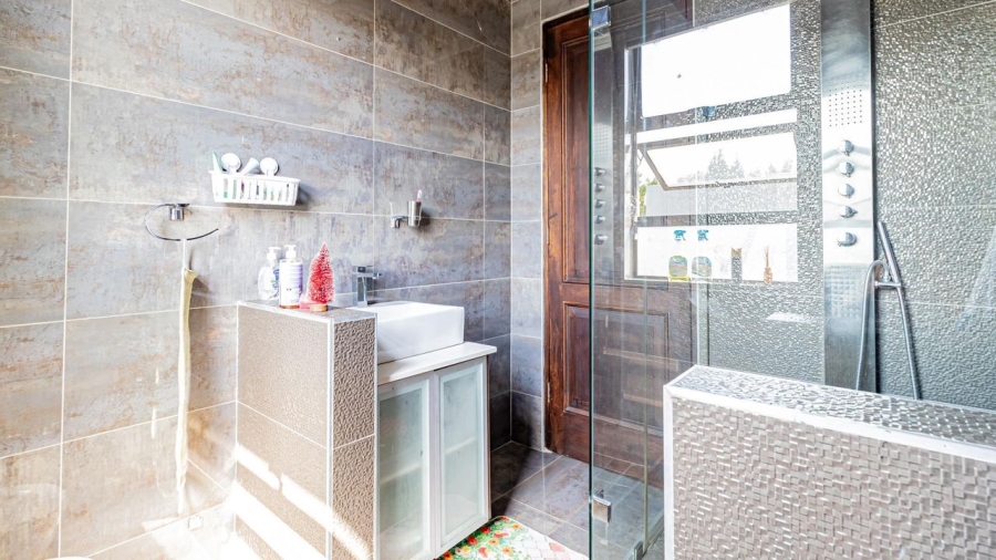 5 Bedroom Property for Sale in Woodmead Gauteng