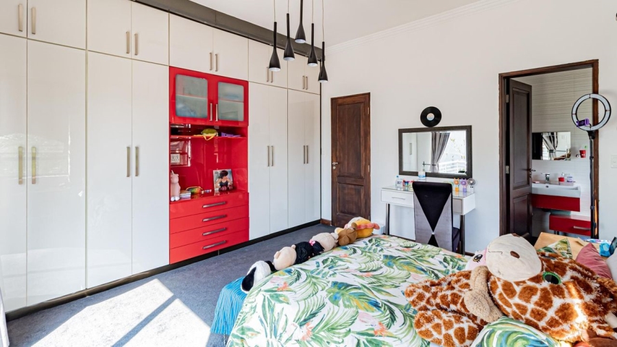 5 Bedroom Property for Sale in Woodmead Gauteng