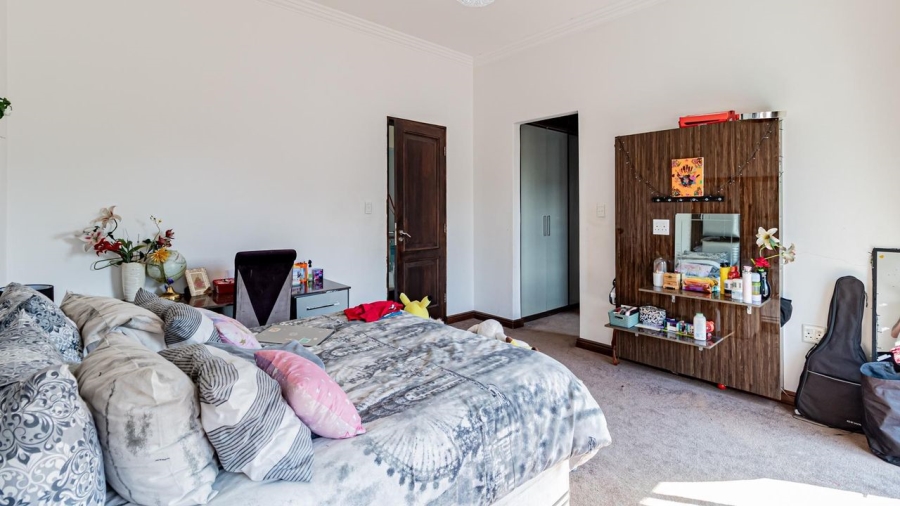 5 Bedroom Property for Sale in Woodmead Gauteng