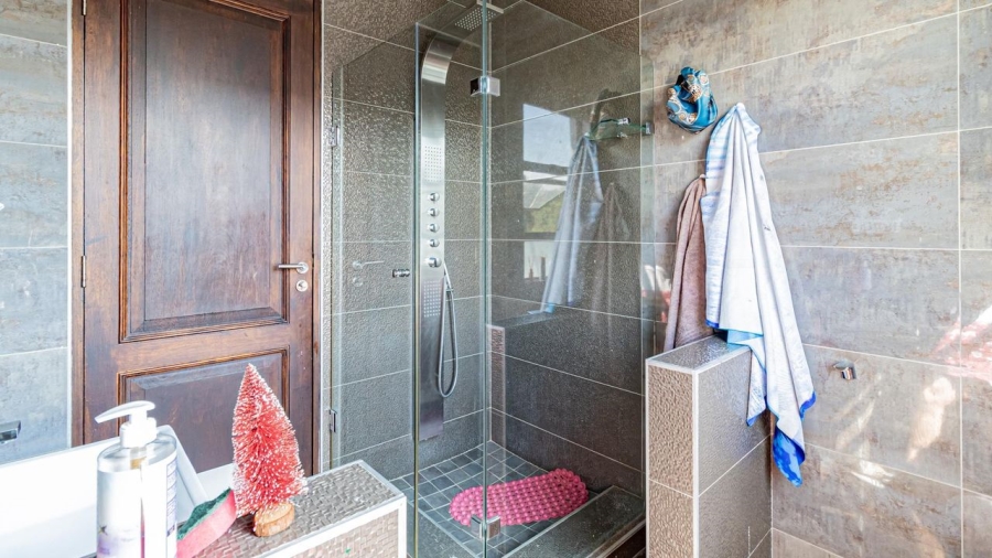5 Bedroom Property for Sale in Woodmead Gauteng