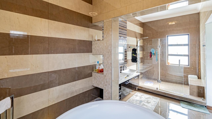 5 Bedroom Property for Sale in Woodmead Gauteng
