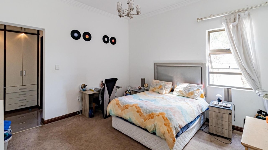 5 Bedroom Property for Sale in Woodmead Gauteng