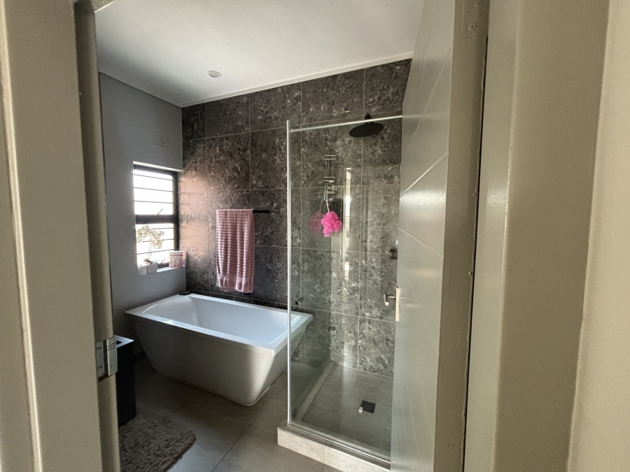 4 Bedroom Property for Sale in North Riding AH Gauteng