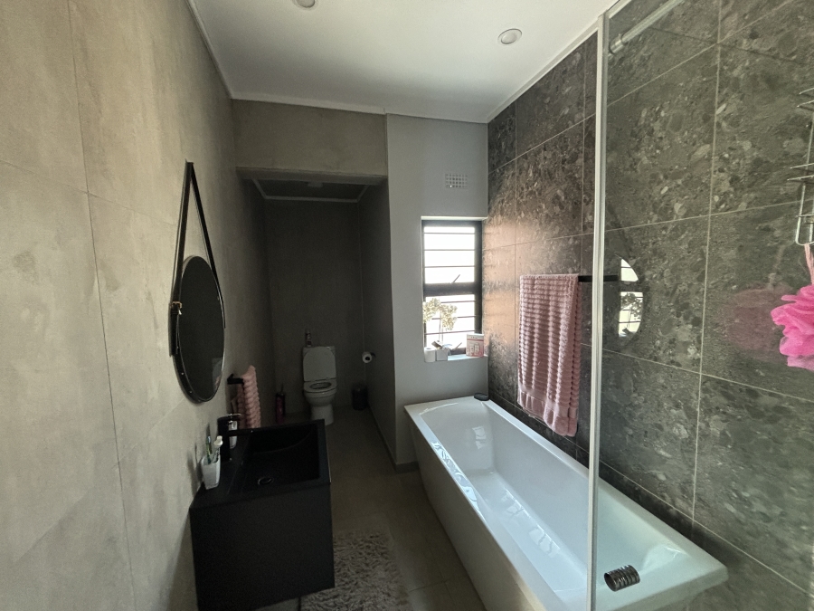 4 Bedroom Property for Sale in North Riding AH Gauteng