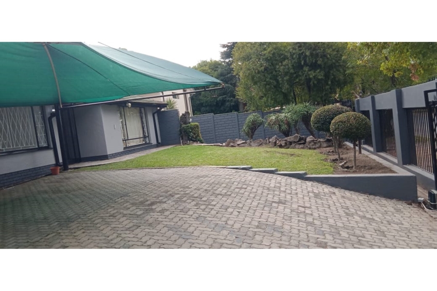 To Let 4 Bedroom Property for Rent in Blairgowrie Gauteng