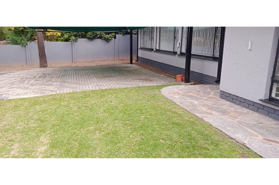 To Let 4 Bedroom Property for Rent in Blairgowrie Gauteng