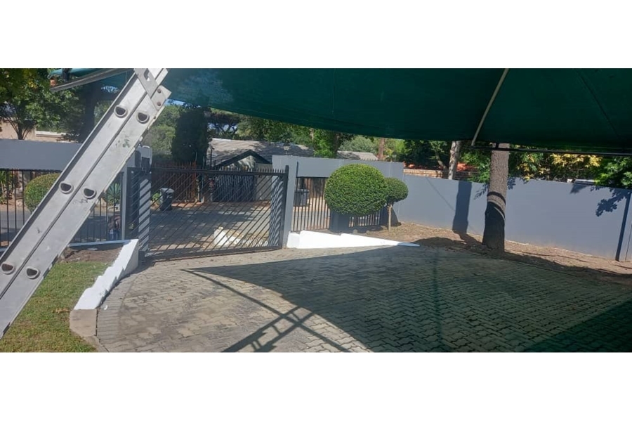 To Let 4 Bedroom Property for Rent in Blairgowrie Gauteng