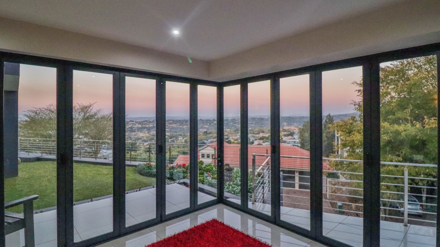4 Bedroom Property for Sale in Featherbrooke Estate Gauteng