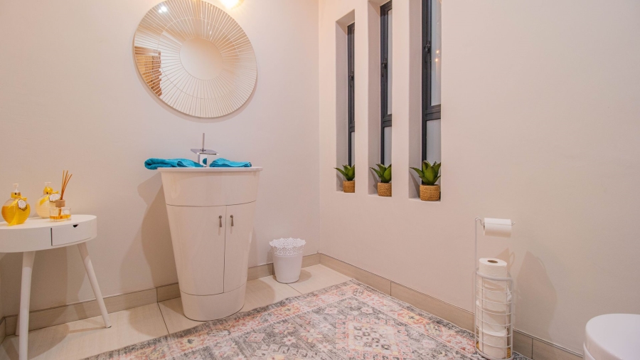 4 Bedroom Property for Sale in Featherbrooke Estate Gauteng