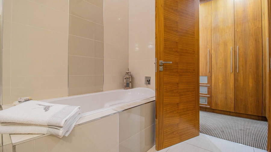 4 Bedroom Property for Sale in Featherbrooke Estate Gauteng