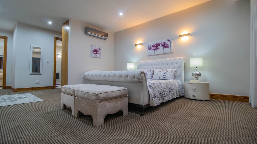4 Bedroom Property for Sale in Featherbrooke Estate Gauteng