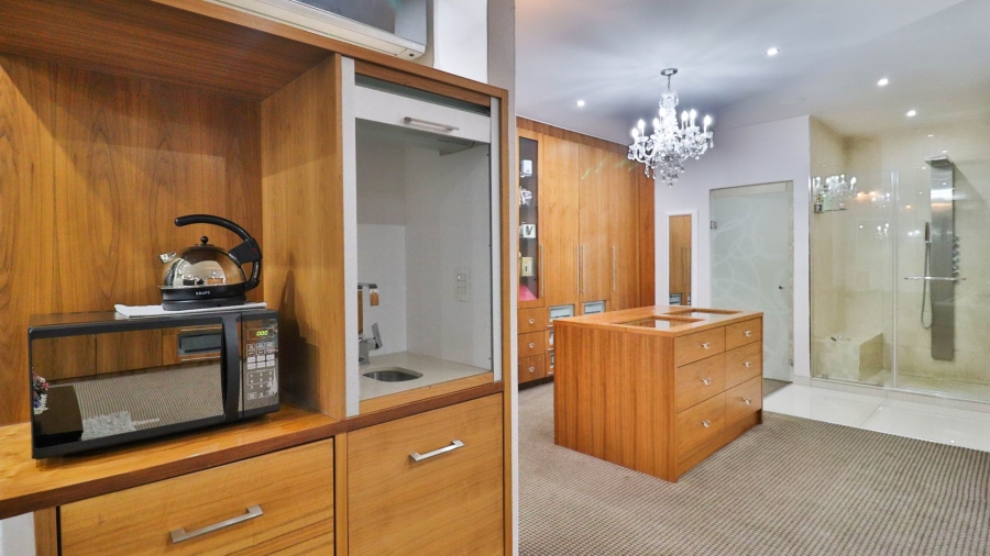 4 Bedroom Property for Sale in Featherbrooke Estate Gauteng