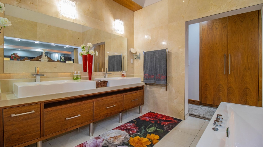 4 Bedroom Property for Sale in Featherbrooke Estate Gauteng