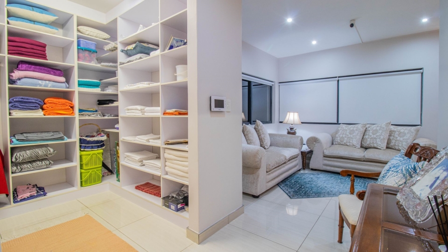 4 Bedroom Property for Sale in Featherbrooke Estate Gauteng
