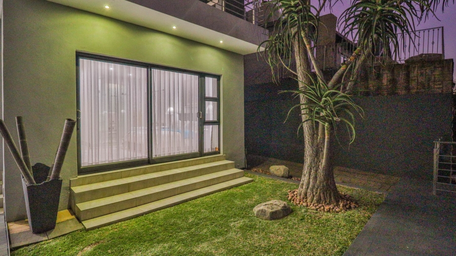 4 Bedroom Property for Sale in Featherbrooke Estate Gauteng