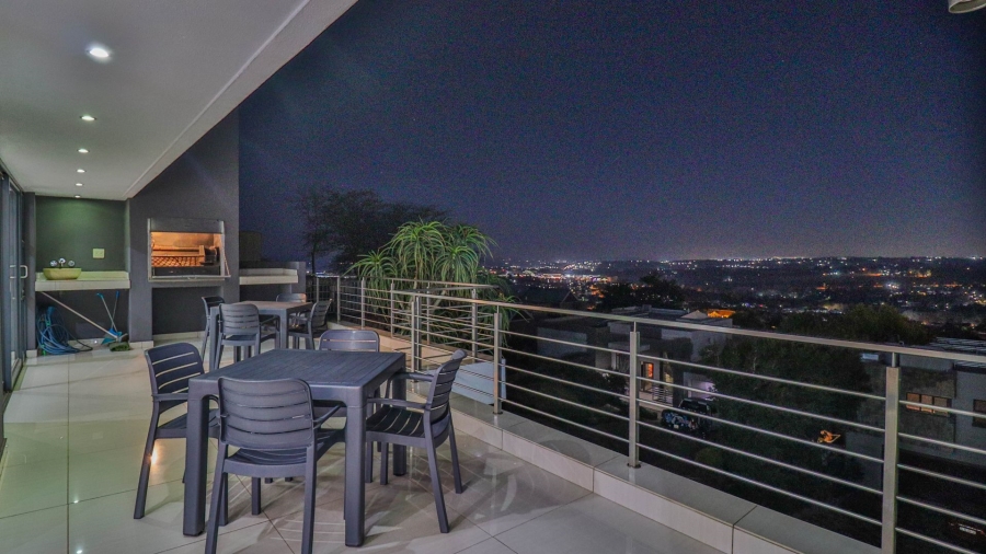 4 Bedroom Property for Sale in Featherbrooke Estate Gauteng