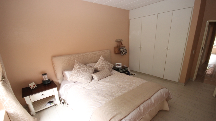 2 Bedroom Property for Sale in Sunninghill Gauteng