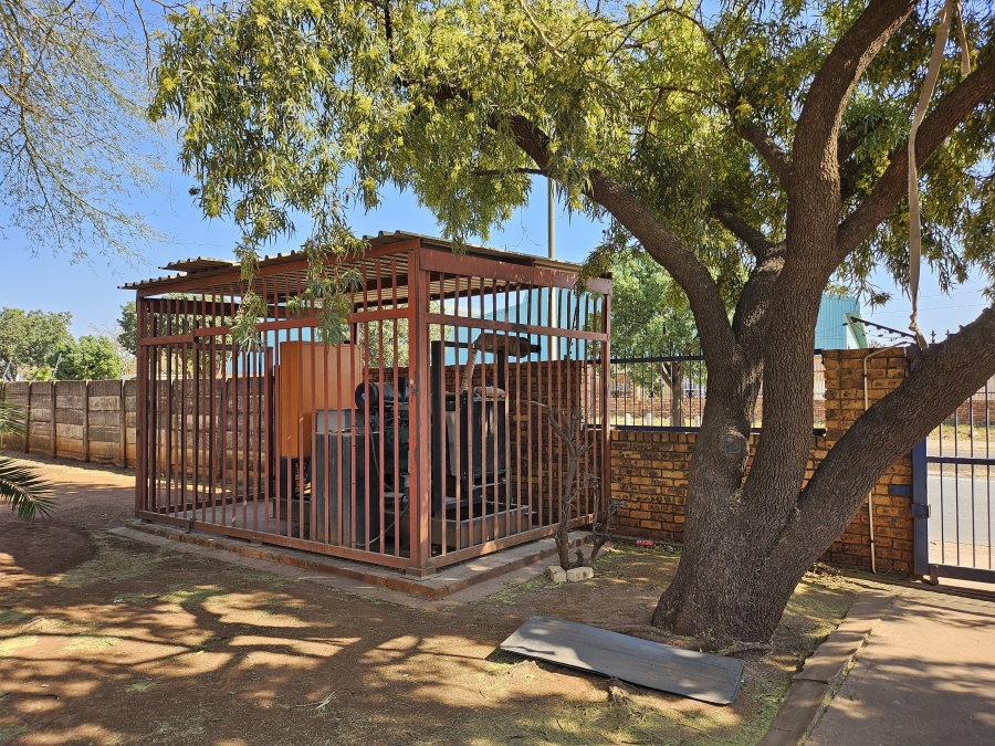 Commercial Property for Sale in Rosslyn Gauteng