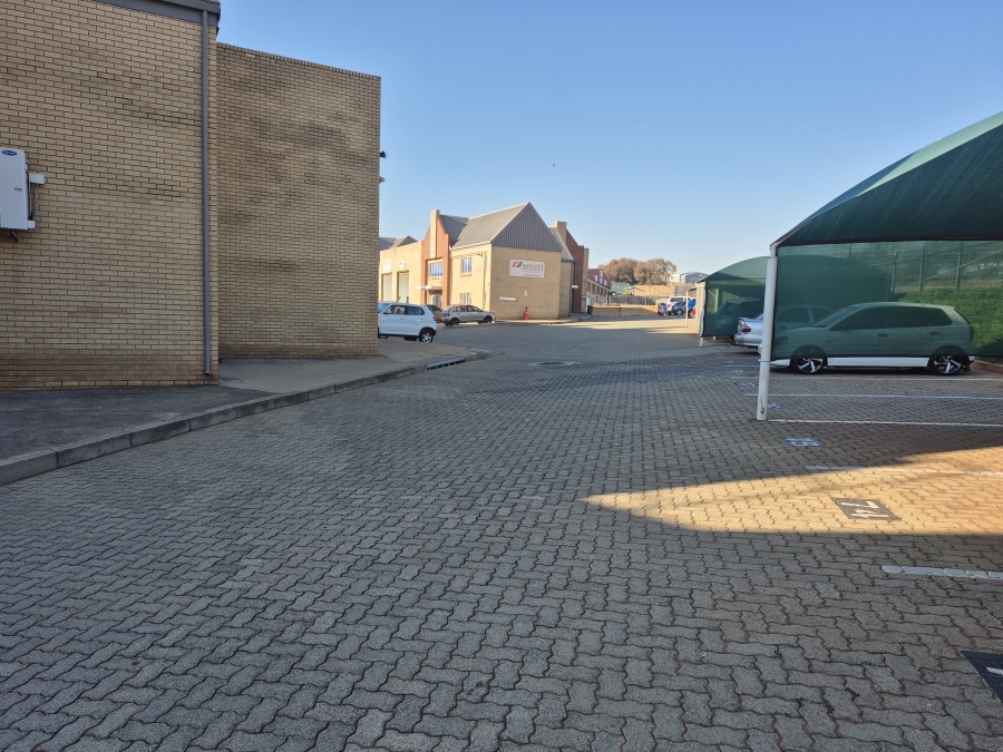 To Let commercial Property for Rent in Sunnyrock Gauteng