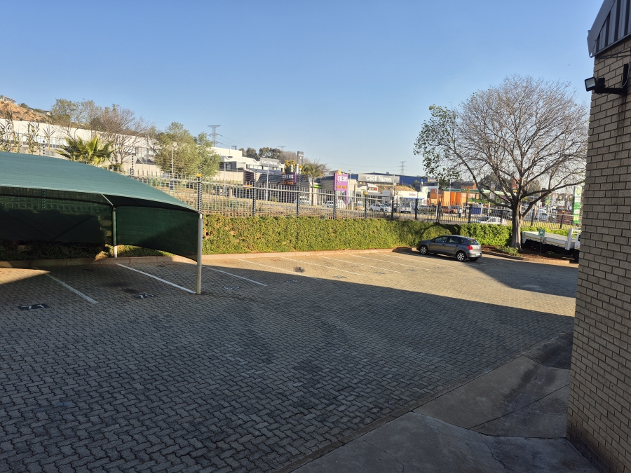 To Let commercial Property for Rent in Sunnyrock Gauteng