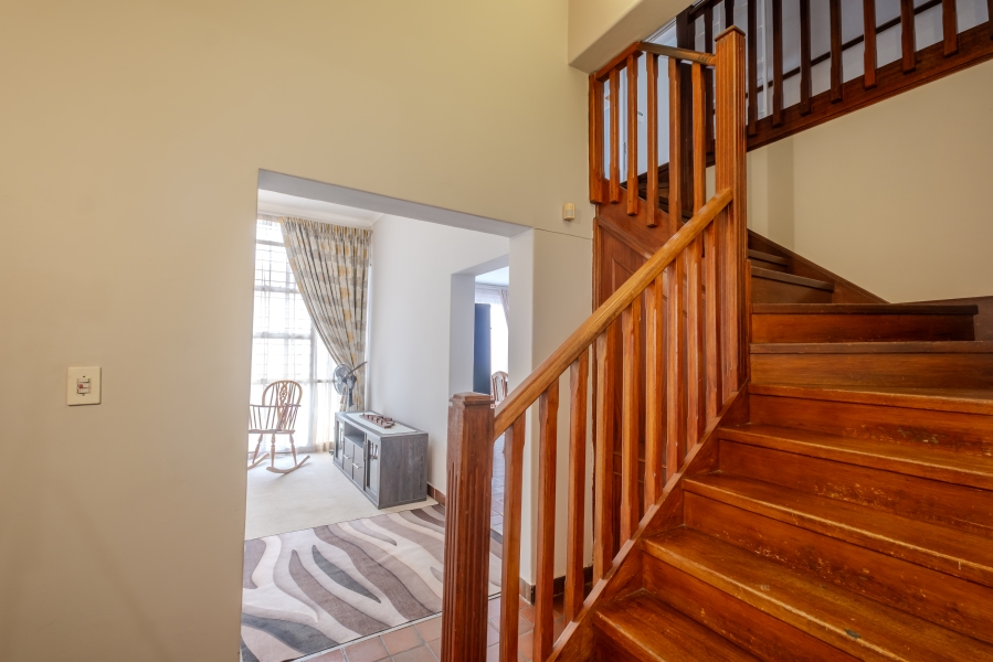 5 Bedroom Property for Sale in Waterkloof Ridge Gauteng