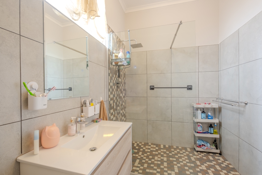 5 Bedroom Property for Sale in Waterkloof Ridge Gauteng