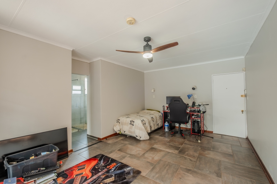 5 Bedroom Property for Sale in Waterkloof Ridge Gauteng