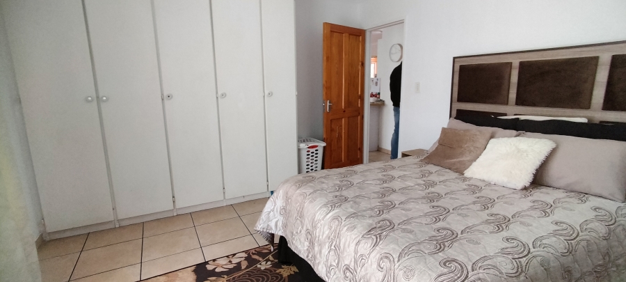2 Bedroom Property for Sale in Helderkruin Gauteng