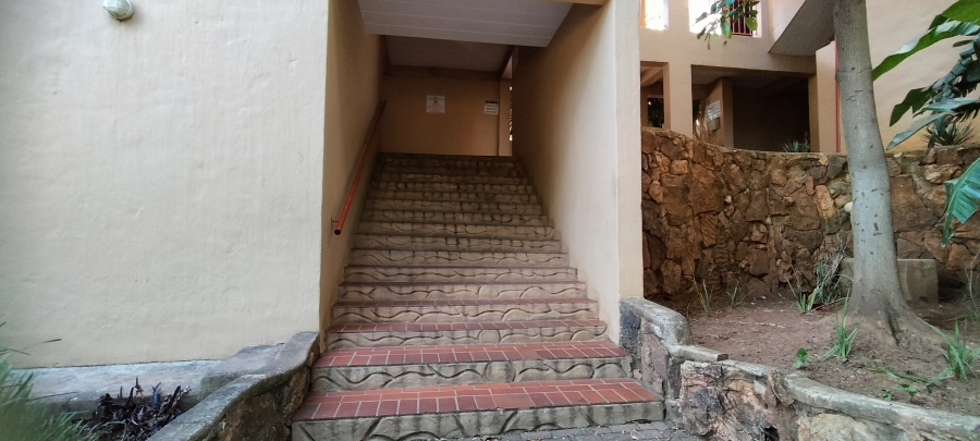 2 Bedroom Property for Sale in Helderkruin Gauteng