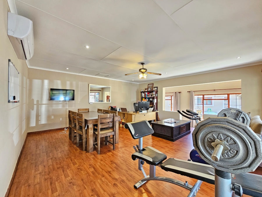 5 Bedroom Property for Sale in Moreleta Park Gauteng