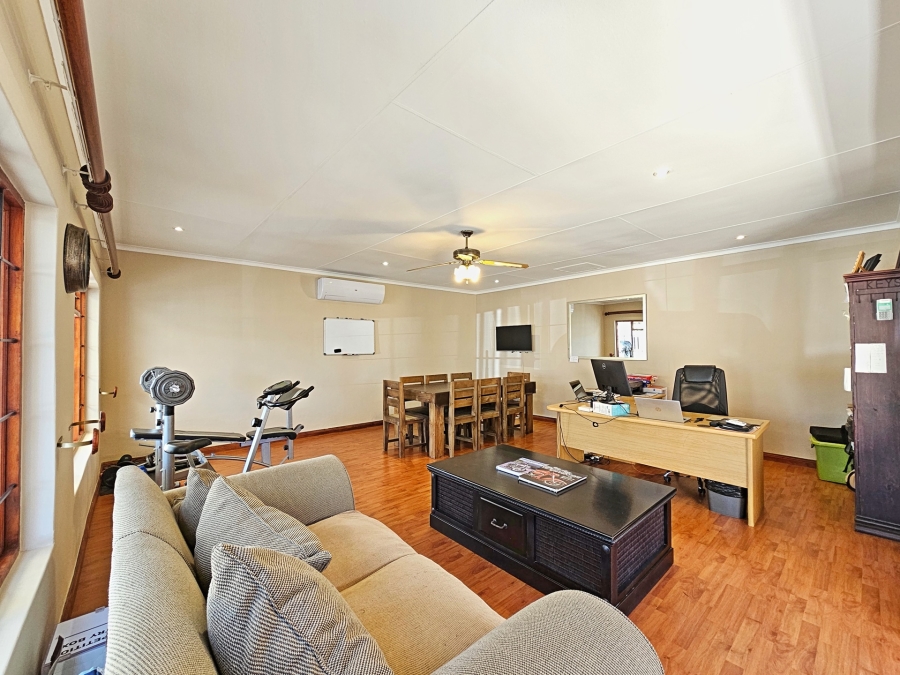5 Bedroom Property for Sale in Moreleta Park Gauteng