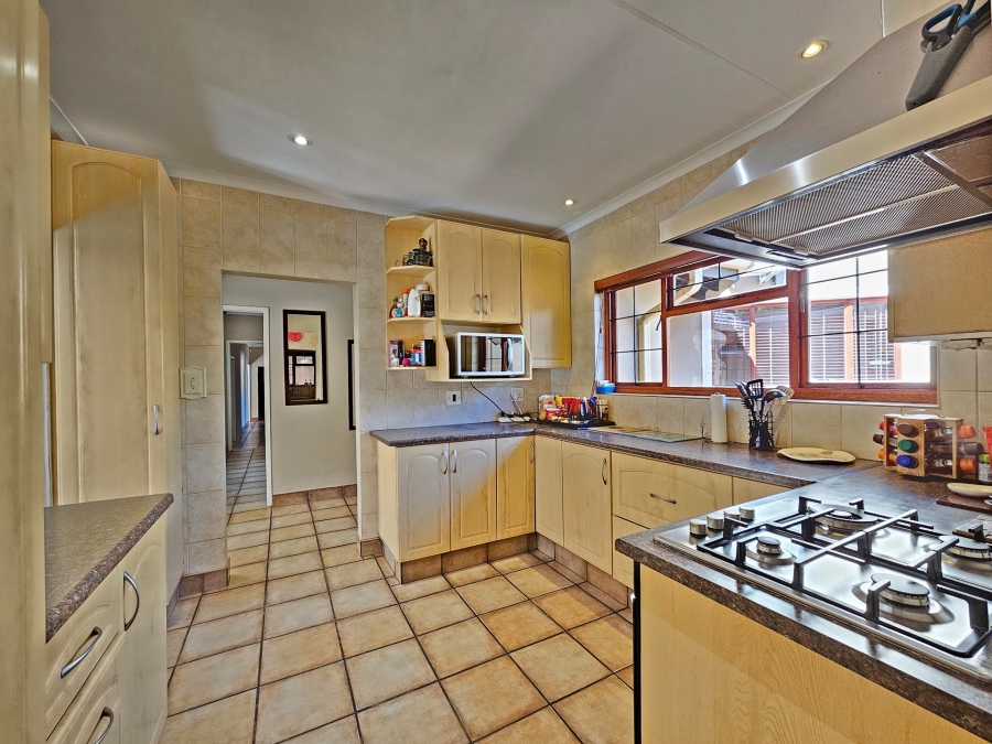 5 Bedroom Property for Sale in Moreleta Park Gauteng