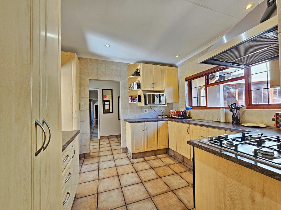 5 Bedroom Property for Sale in Moreleta Park Gauteng