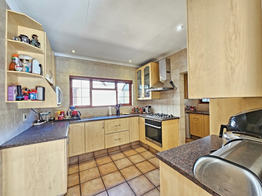 5 Bedroom Property for Sale in Moreleta Park Gauteng