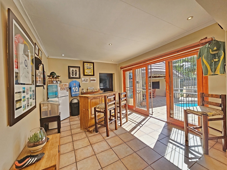 5 Bedroom Property for Sale in Moreleta Park Gauteng