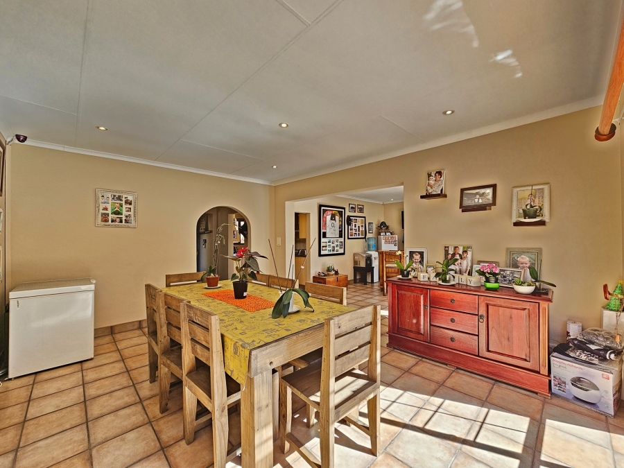 5 Bedroom Property for Sale in Moreleta Park Gauteng